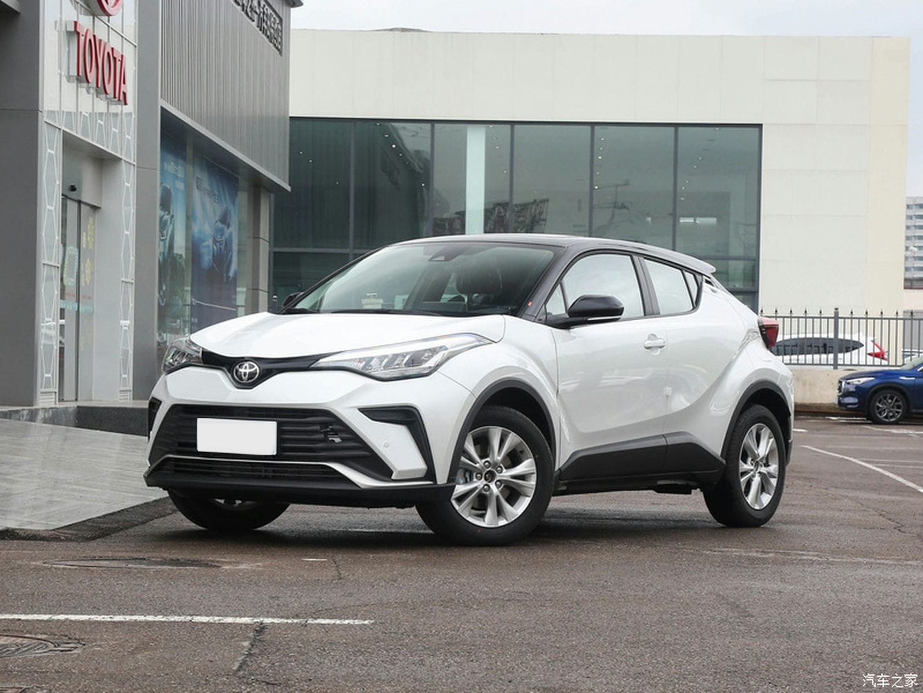 Купить авто Toyota Izoa 2.0 CVT в Казахстане.